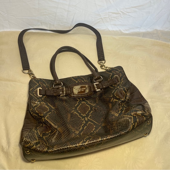 Michael Kors snakeprint shoulder bag or crossbody. EUC - Picture 4 of 5